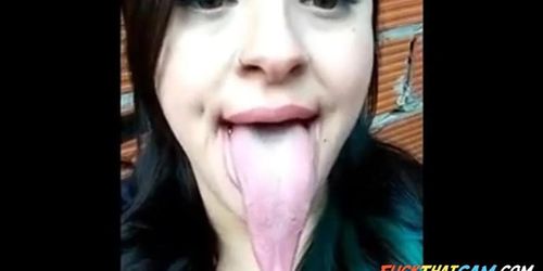 Long Tongue Beauty Shows Off Longest Tongue and Wide Throat