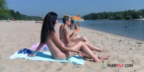 Nude beach girl secretly filmed enjoying herself on the beach