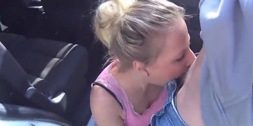 ffentlicher Blowjob im Freien mit deutscher Blondine