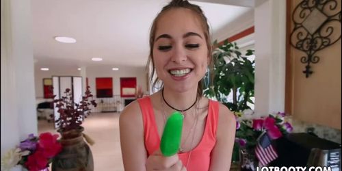 Bubble butt Riley Reid is attractive