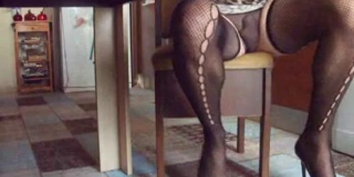 Turkish cdpelinsu- Sexy Housewife Under The Table