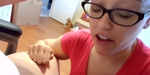 Amateur chick with glasses Blowjob