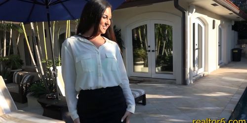 Flirty real estate agent fucks her client to make the s