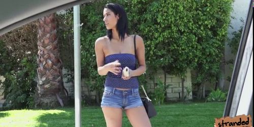 Teen Karmen Bella stops over to have sex