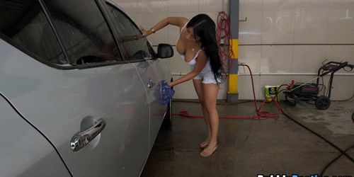 Big Colombian Ass At The Car Wash