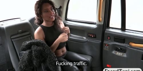 Sexy Ebony babe sucks and fucks in taxi to off her fare