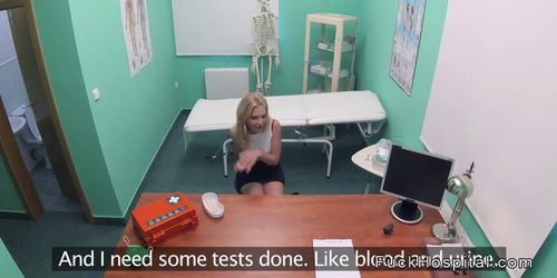 Blonde spinner patient bangs doctor