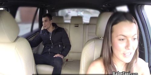 Dude jizzed trimmed pussy in taxi