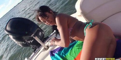 Amateur Brunette Boat Pussy