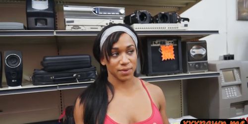 Amateur ebony screwed by nasty pawn man in his pawnshop