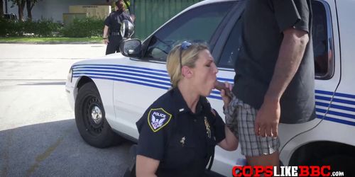 Car kicking criminal discusses with horny milf cops dur