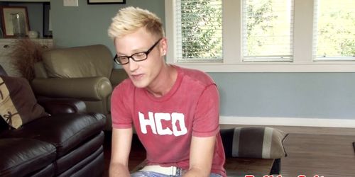 Spex UK twink cums after masturbating