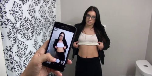 Alyssa Jade asks stepson for some help to take some pic