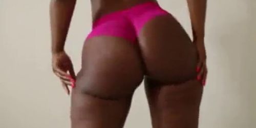 Ebony Milf Big Butt Shaking 