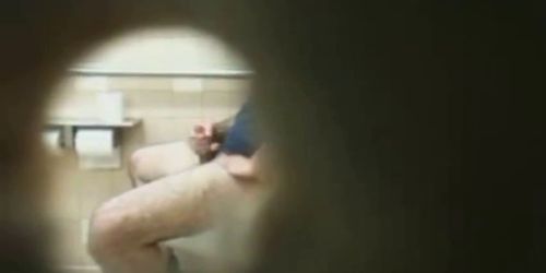 Str8 spy guy in public toilet