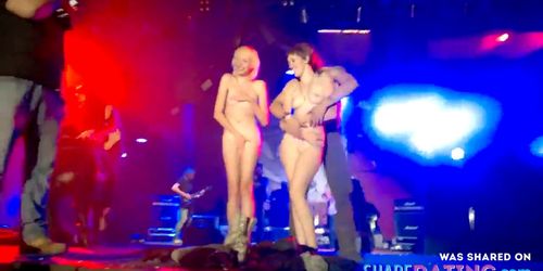 amateur nude stage concert