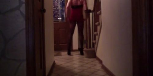 CD Ashlee waiting for pizza delivery in her high heels