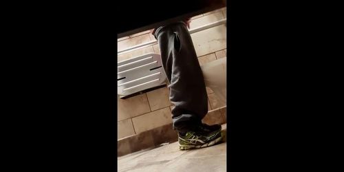 Str8 spy guy in public toilet