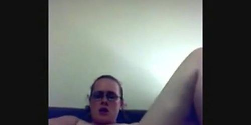 Nerd girl masturbate desesperatly