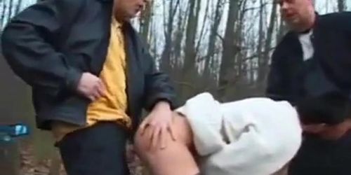 Dogging - mature girl fuck by 2 Mens near the forest