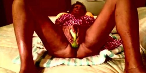 Granny amateur using a huge cucumber cuming and squirti