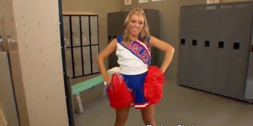 Amateur college cheerleader gets fucked