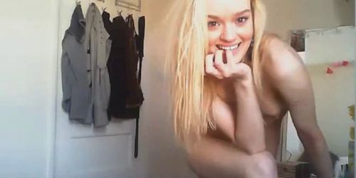 Pint sized blonde babe fingering herself on web cam