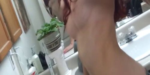 Girl really horny while in the bathroom