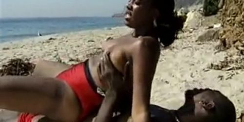 black milf with hairy pussy enjoy bbc at beach