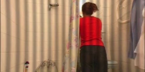 2 YOUNG BITCHES TAKING SHOWER TOGETHER HIDDEN CAM