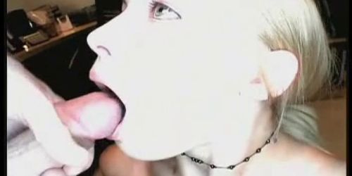 Ameteur Budty Blonde Blowjob