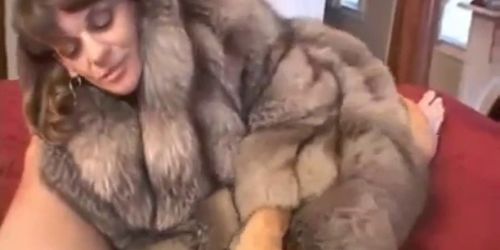 Amature Milf In Fur Teases & Sucks Cock