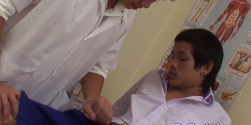 Peefetish filipino doctor blows twink