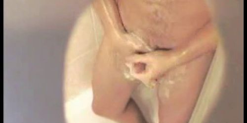 men masturbating in shower mec se branle sous la douche