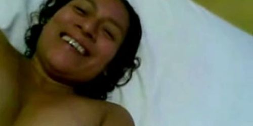 gordita arrecha se la juega a su marido con un amigo