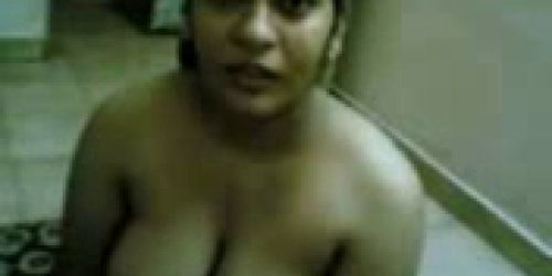 SWEET AUNTY SHOWING HER BODY - JP SPL