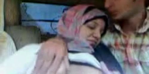 Arab Hijab Girl sucked Big Boobs and kissed in Car