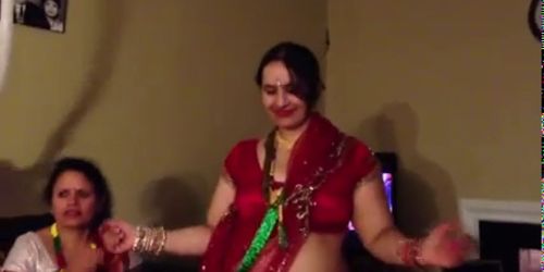 sexy nepali aunty dancing