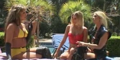 Lesbian threesome sizzles under the sun