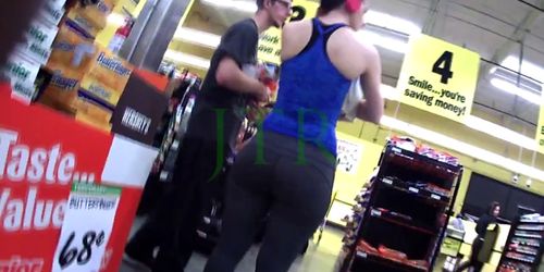 Sexy Thick white girl in tight yoga pants !!!!