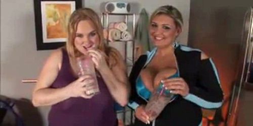 Two fat chicks suck big cock