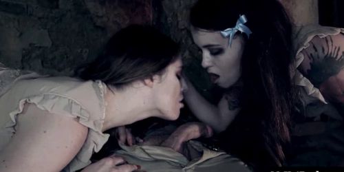 Misha Cross and Samantha Bentley are two creepy twins w (Luke Hotrod)