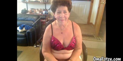 Horny granny masturbates with advantage of dido