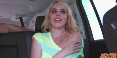 Blonde babes juicy ass fuck in the car