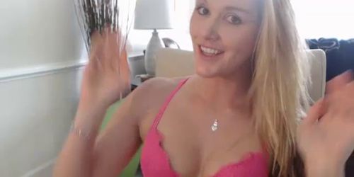 Sexy College Babe Pussy Flashing on Webcam