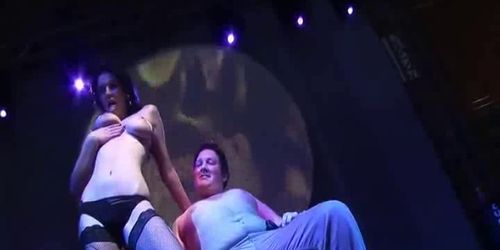 Public Sex on stage for 1000 spectators