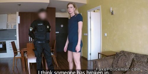 Robbed blonde gets help from fake cop