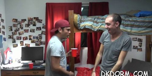 Hunk gives a great blowjob