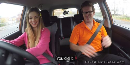 Natural busty babe bangs in driving school car