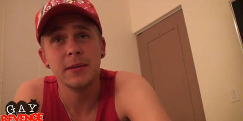 Amateur gay gets mouth banged